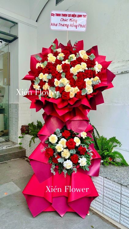 Kệ Hoa Chúc Mừng Thắng Lợi