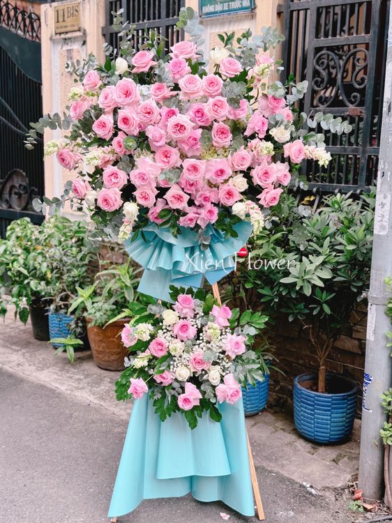 Kệ Hoa Chúc Mừng Khởi Đầu Mới
