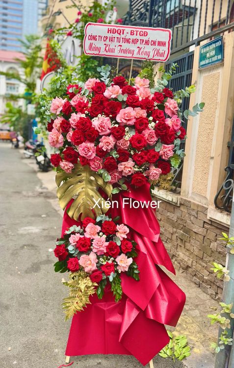 Kệ Hoa Chúc Mừng Mã Đáo Thành Công