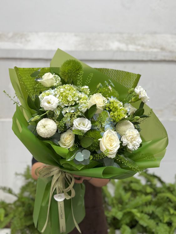 Bó Hoa Lặng Yên Mà Xanh