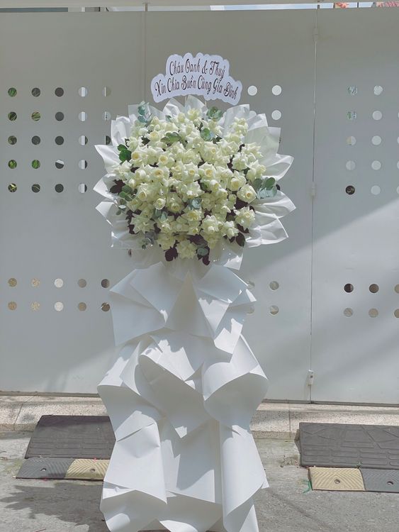 Lẵng Hoa Chia Buồn Biệt Ly