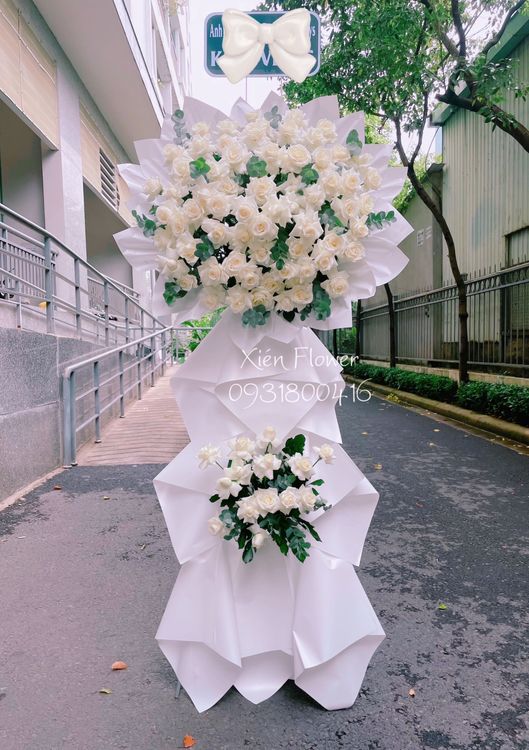 Lẵng Hoa Chia Buồn Nghẹn Ngào