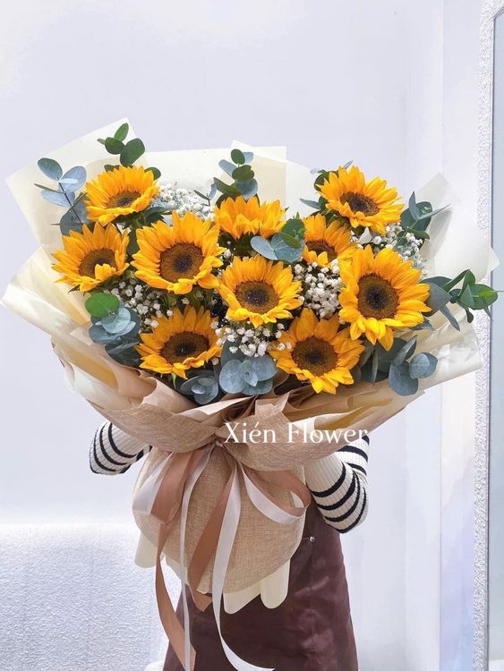 Bó Hoa Ngày Nắng Rực Rỡ